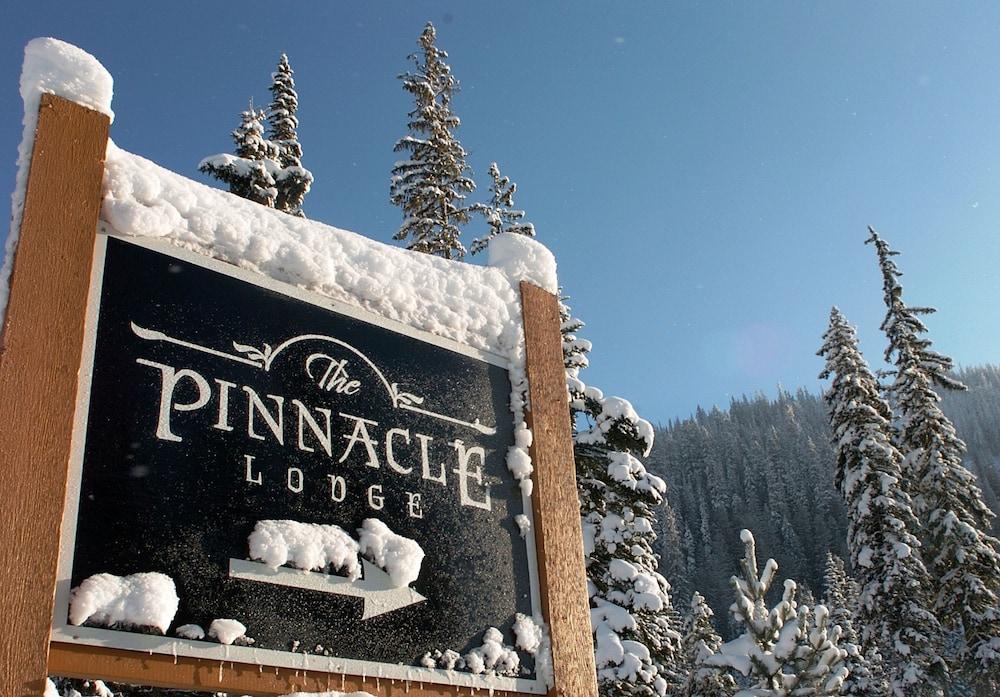 The Pinnacle Lodge Sun Peaks Esterno foto