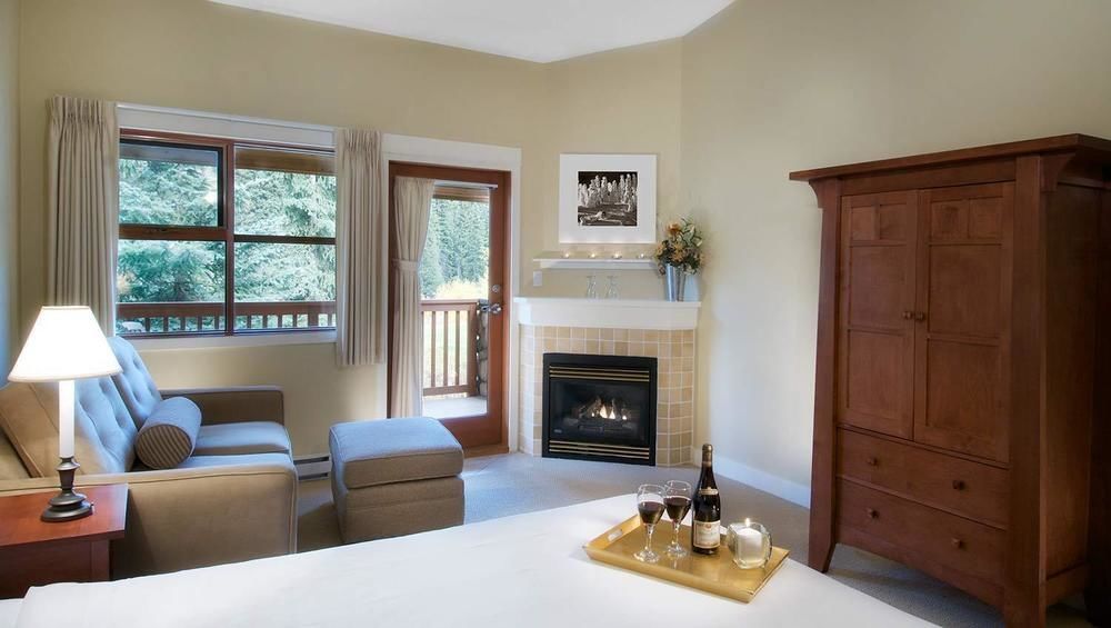 The Pinnacle Lodge Sun Peaks Esterno foto