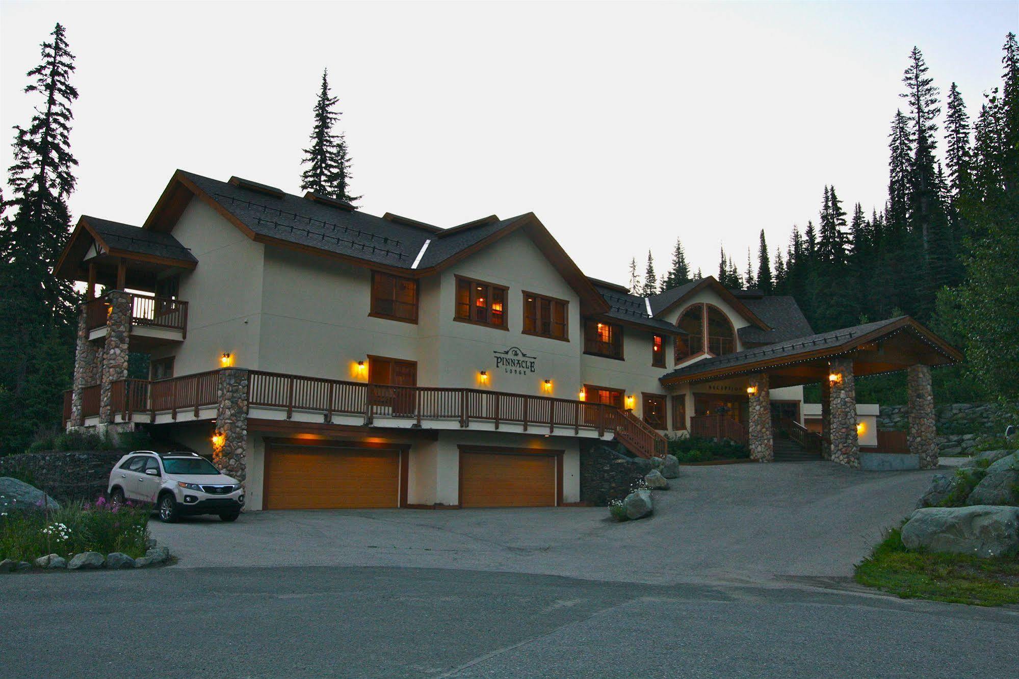 The Pinnacle Lodge Sun Peaks Esterno foto