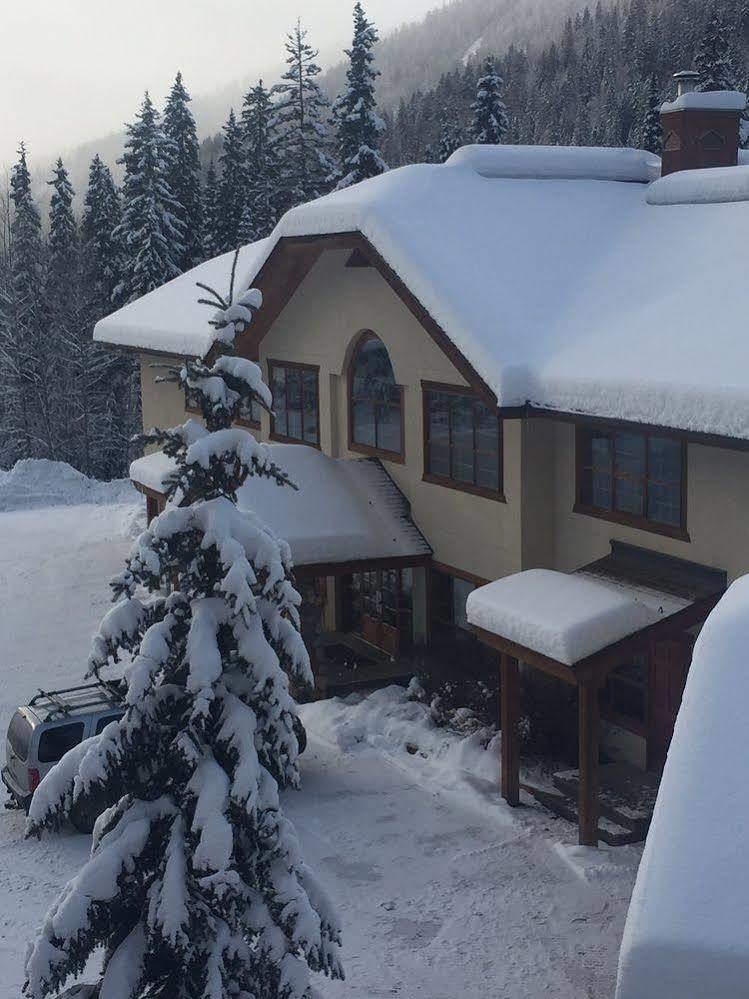 The Pinnacle Lodge Sun Peaks Esterno foto
