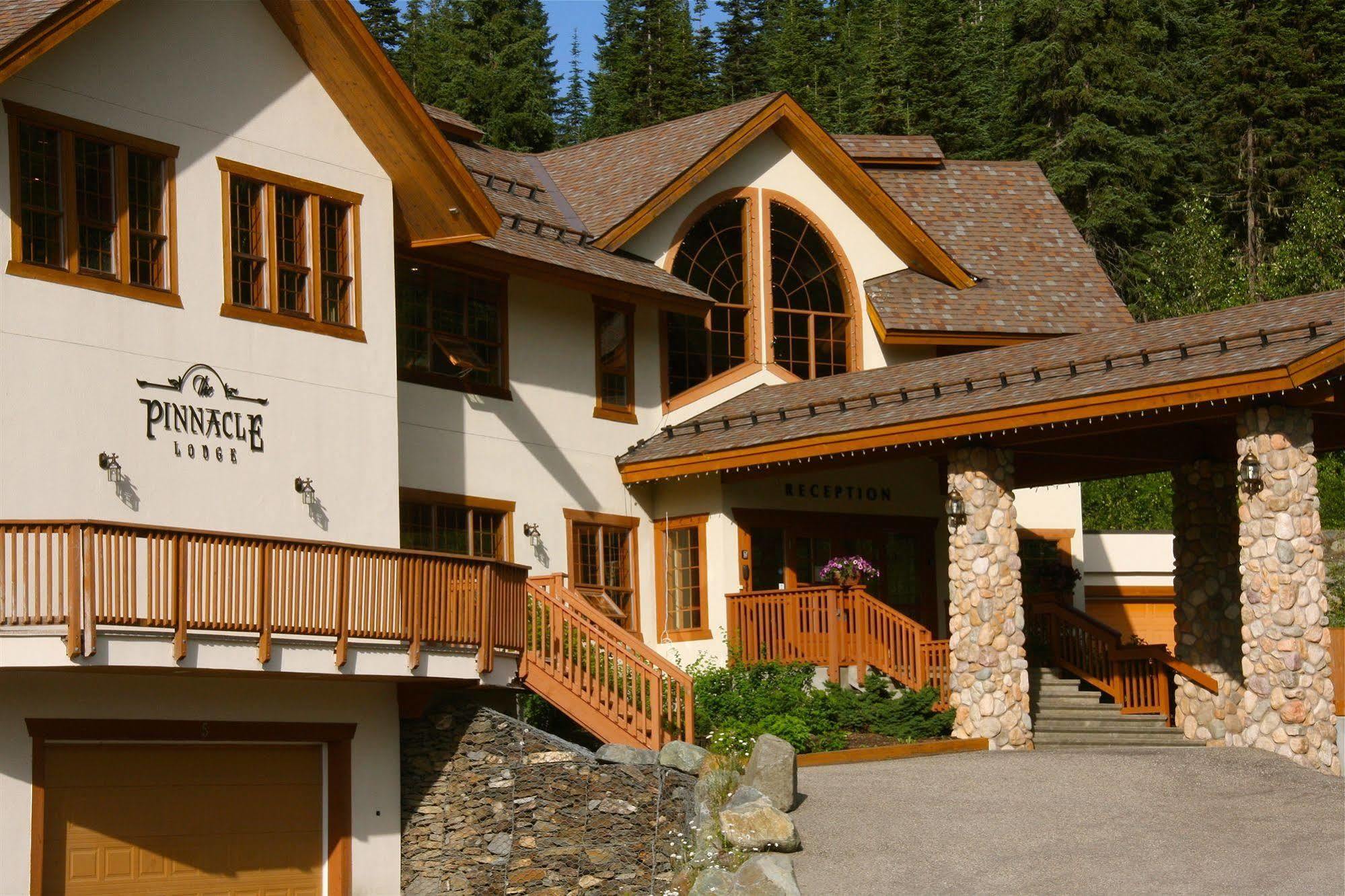 The Pinnacle Lodge Sun Peaks Esterno foto